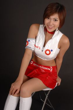 白嫩丰满大乳美女